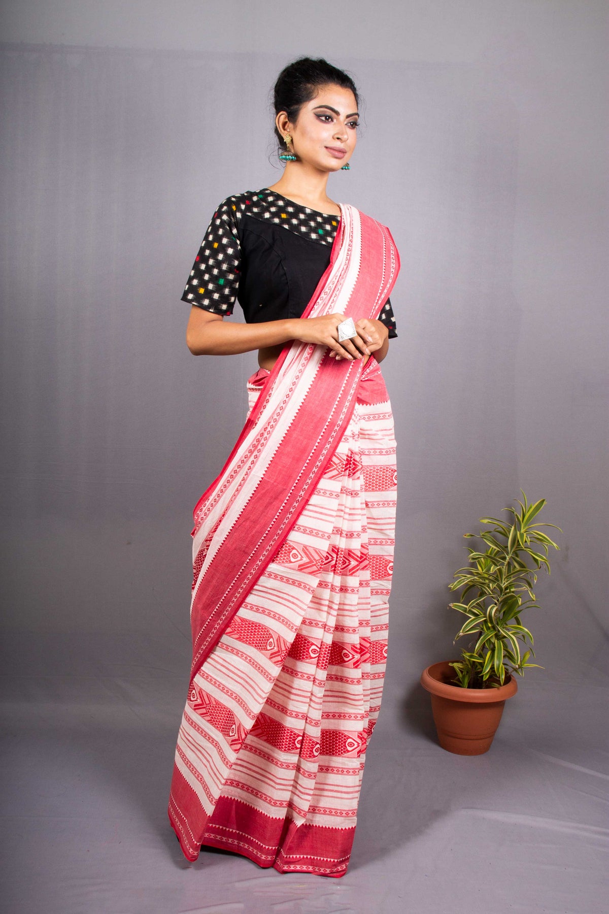 White- Red Fish Motifs Dhaniakhali Cotton Saree