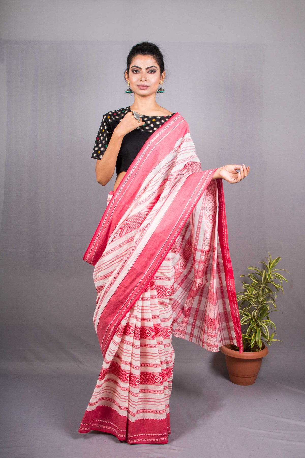 White- Red Fish Motifs Dhaniakhali Cotton Saree