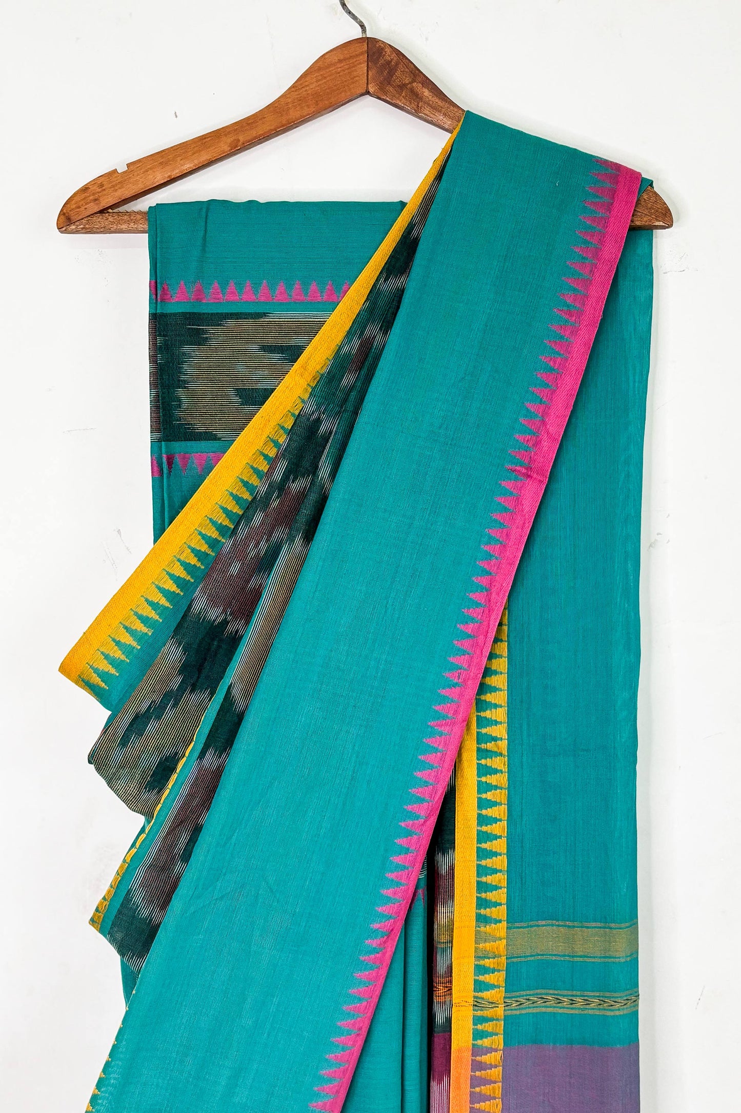 Tute Cotton Dhaniakhali Saree with Woven Ikkat Stries