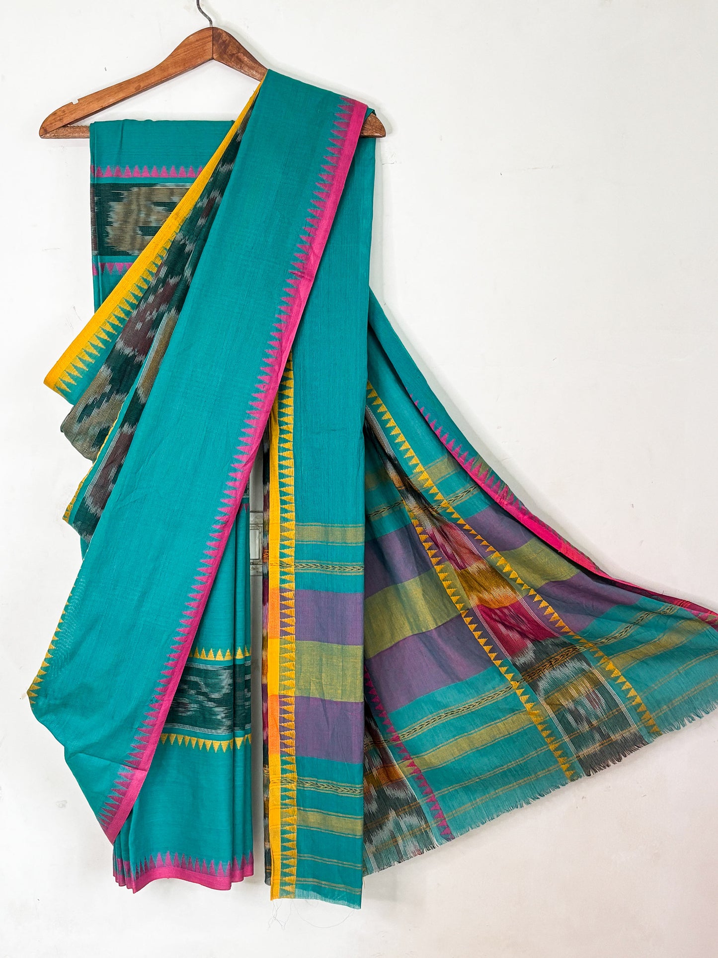 Tute Cotton Dhaniakhali Saree with Woven Ikkat Stries