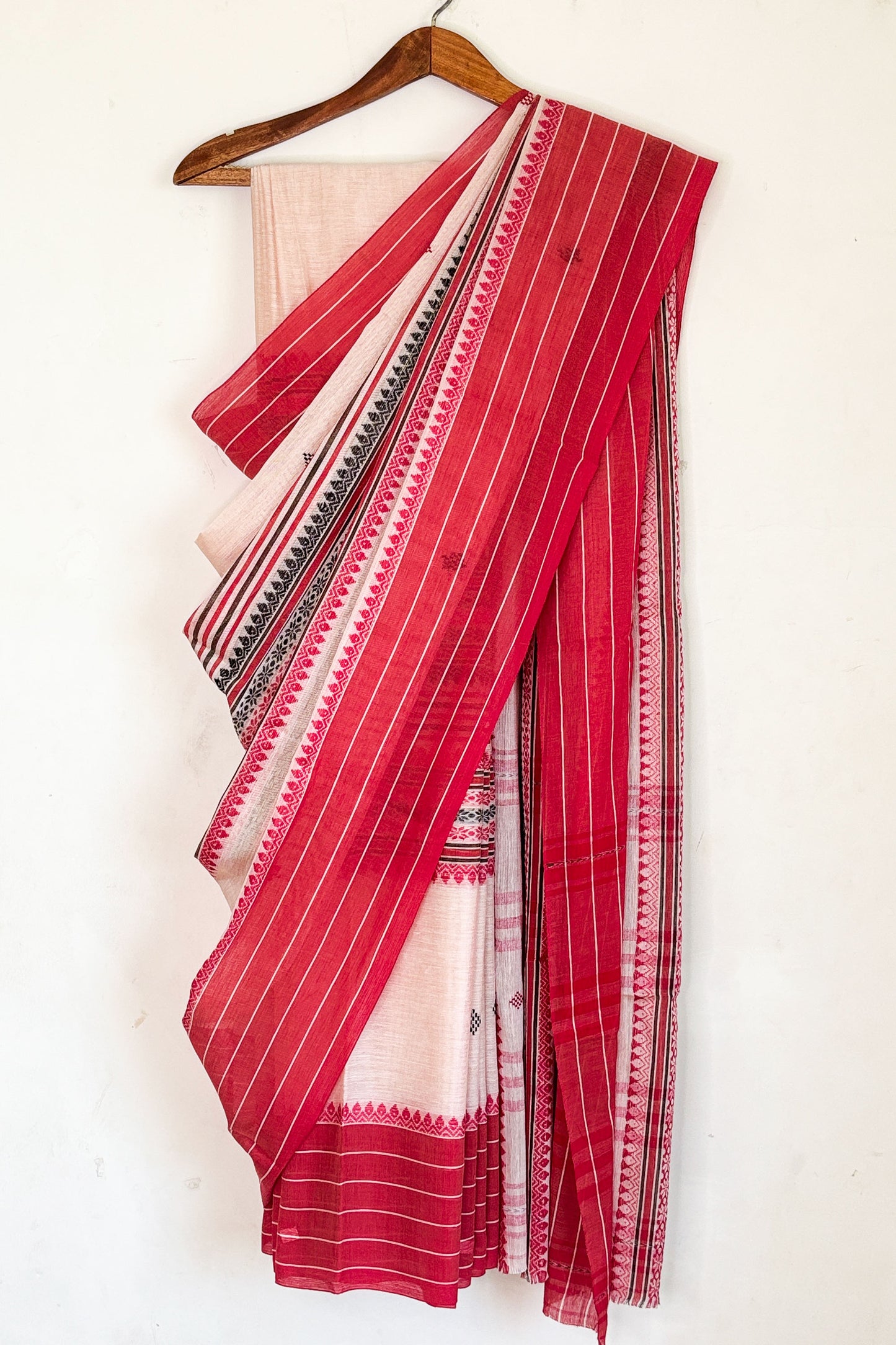 Dudhe Alta Woven Madhyamani Stripes Cotton Dhaniakhali Saree