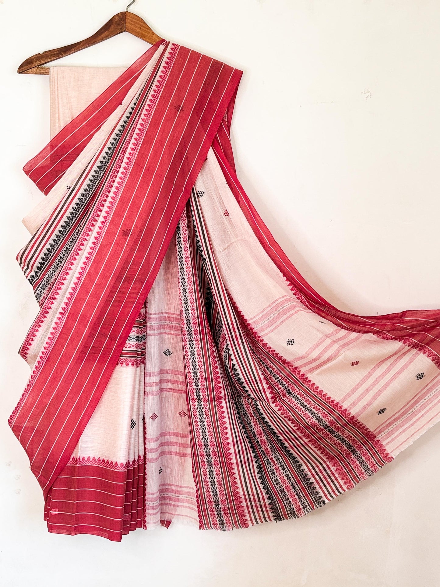 Dudhe Alta Woven Madhyamani Stripes Cotton Dhaniakhali Saree