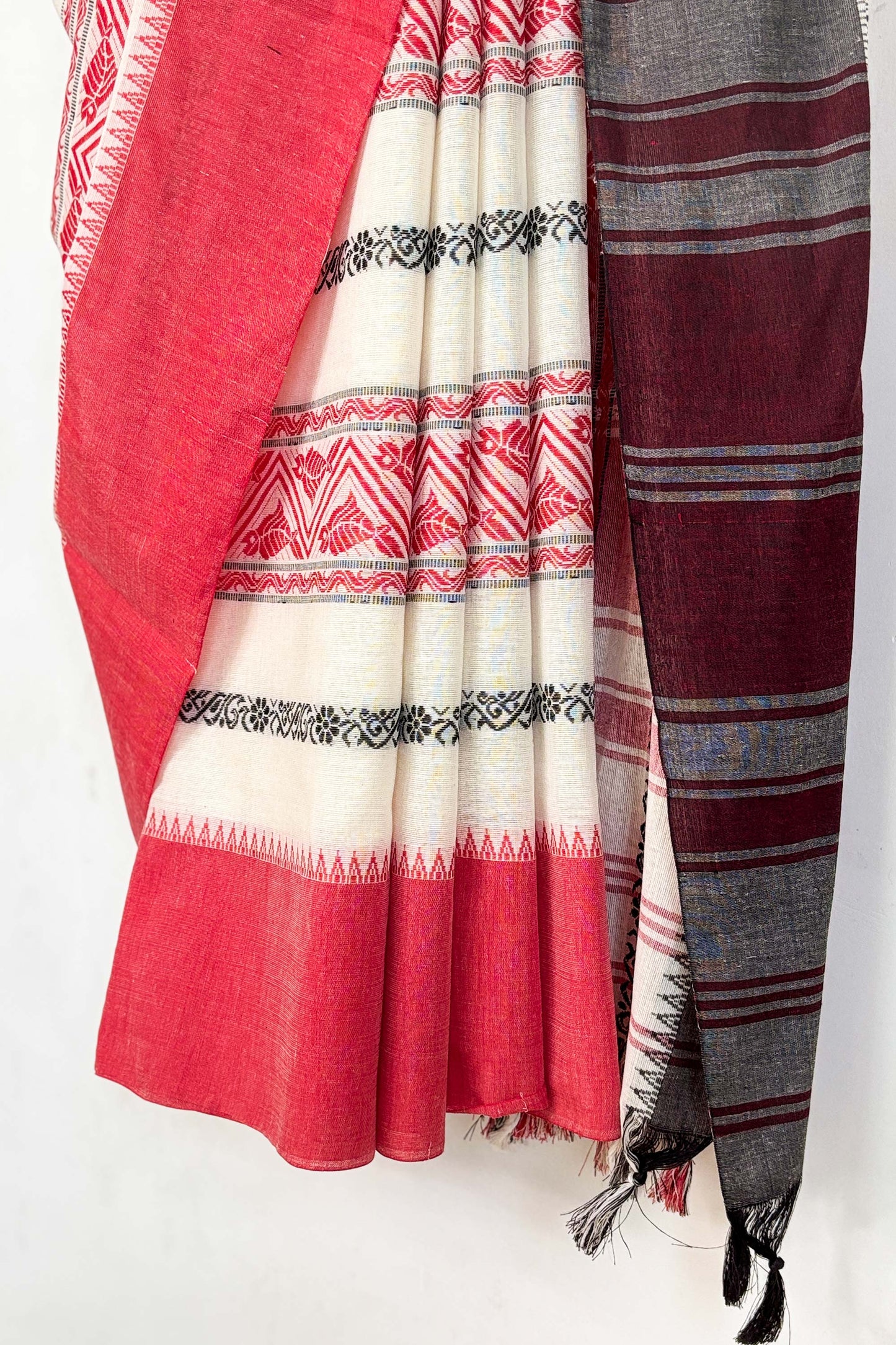 White Red Fish Woven Stripe Cotton Dhaniakhali Saree Ganga Jamuna Border