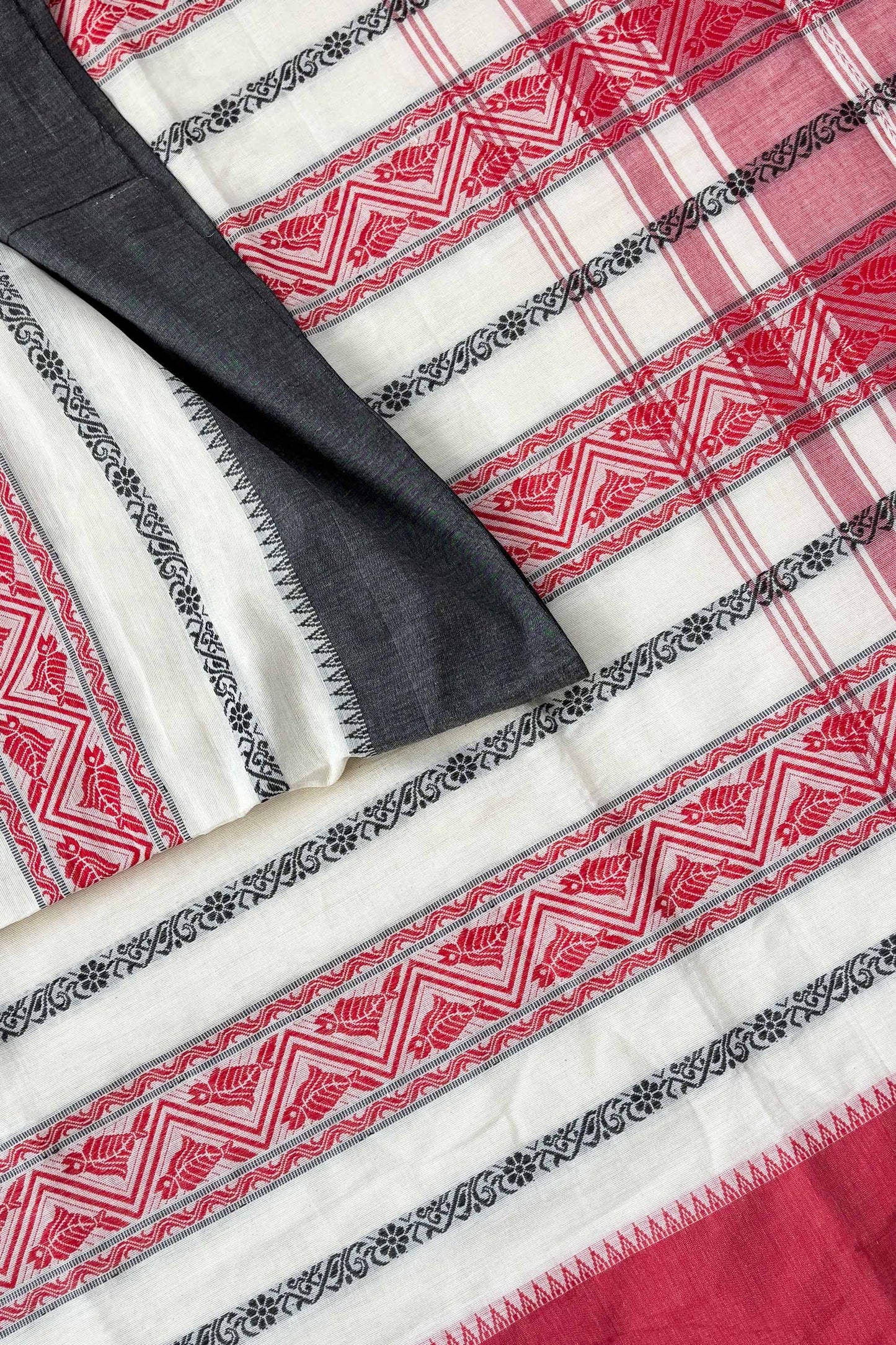 White Red Fish Woven Stripe Cotton Dhaniakhali Saree Ganga Jamuna Border