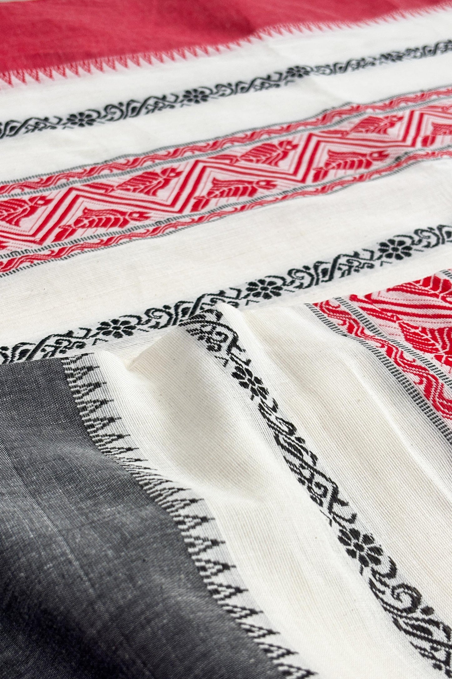 White Red Fish Woven Stripe Cotton Dhaniakhali Saree Ganga Jamuna Border