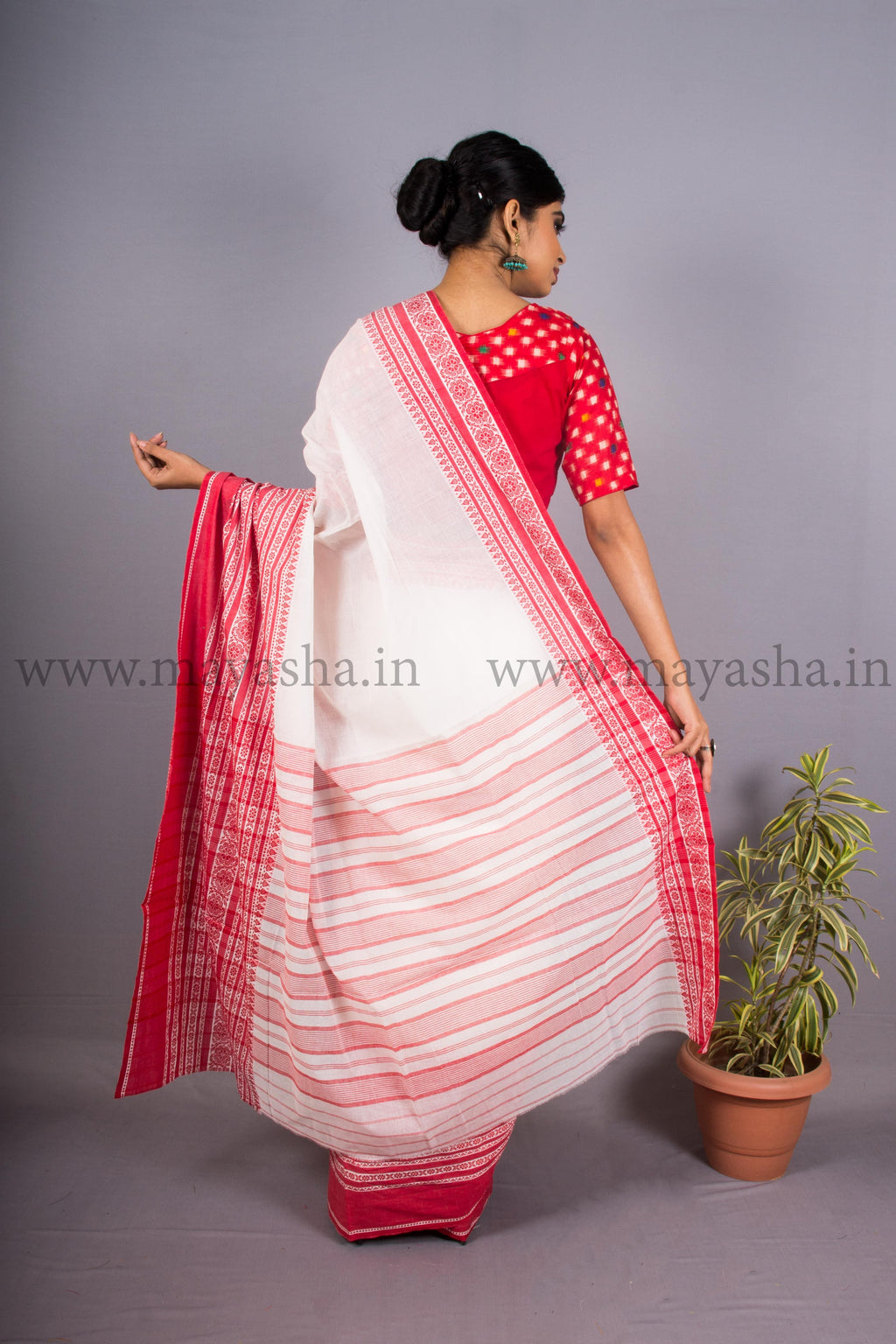 White-Red Begumpuri Handwoven Cotton Saree - MAYASHA
